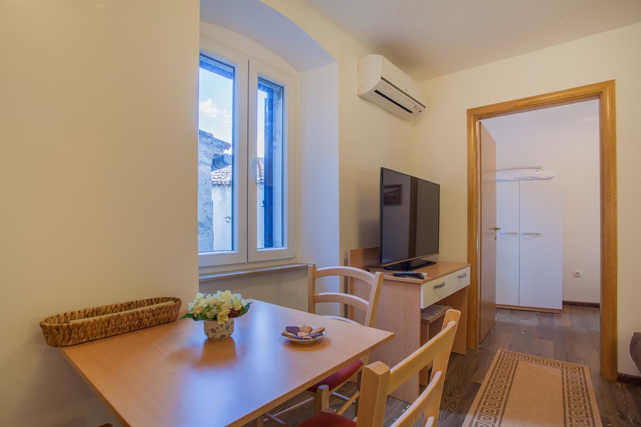 Apartments Calma เซรส ภายนอก รูปภาพ