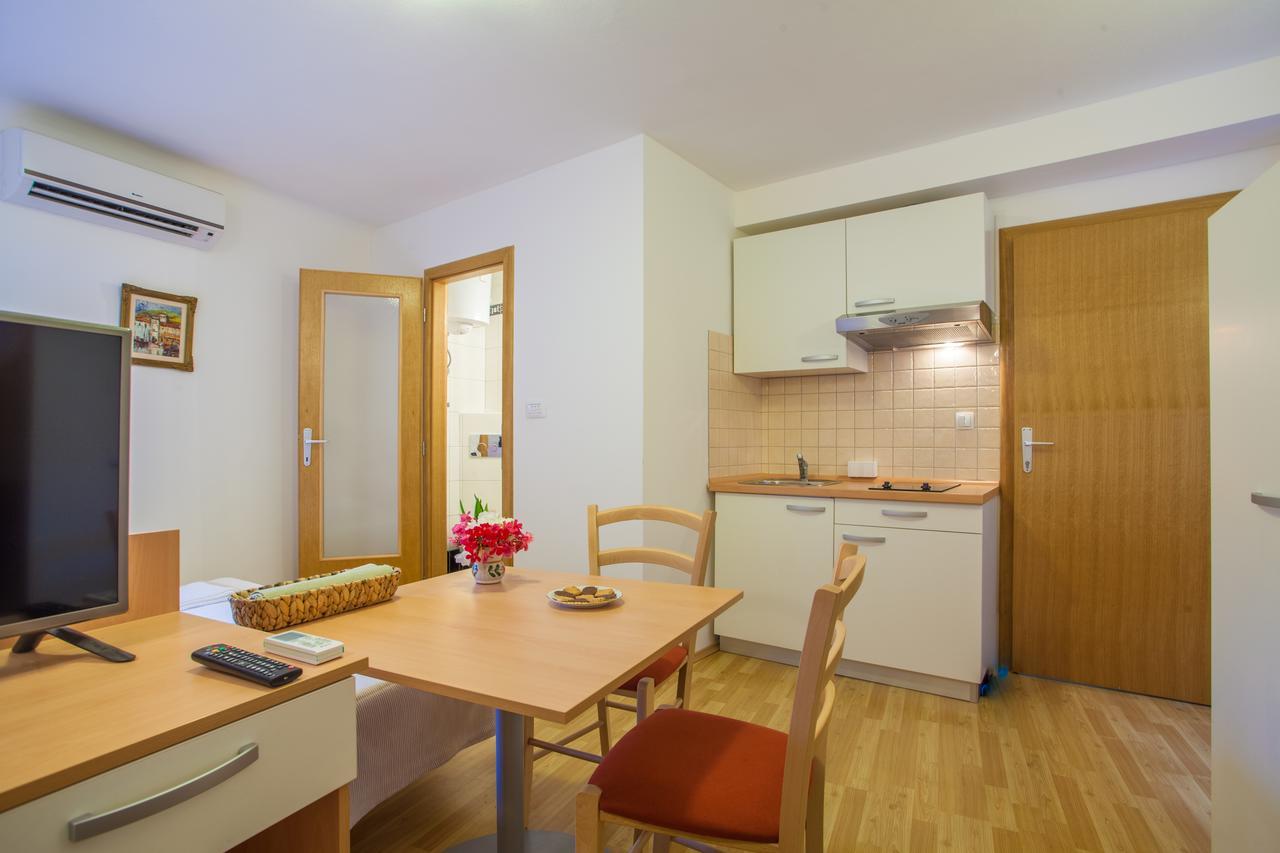 Apartments Calma เซรส ภายนอก รูปภาพ